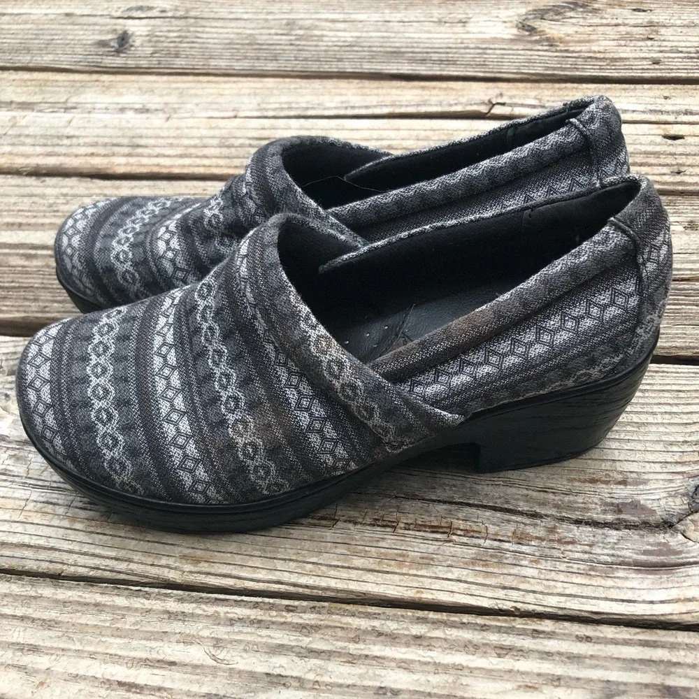 Gray Patterned Women's Shoes - Picture 2 of 9